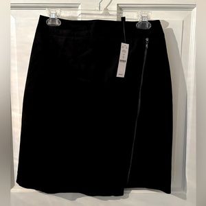 NWT White House Black Market Suede Like Skirt Lined Black size 4 *